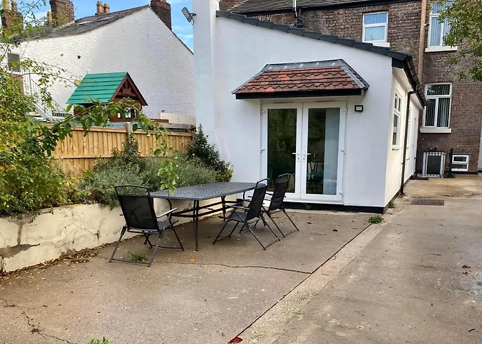Flatzy - 6 Bed Oasis Close To Football Stadiums