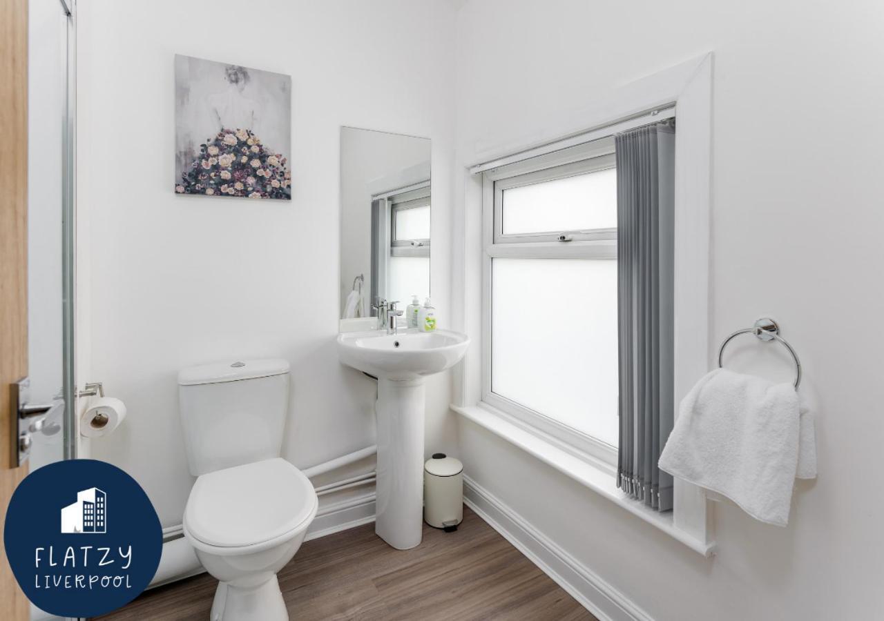 Flatzy - 6 Bed Oasis Close To Football Stadiums *