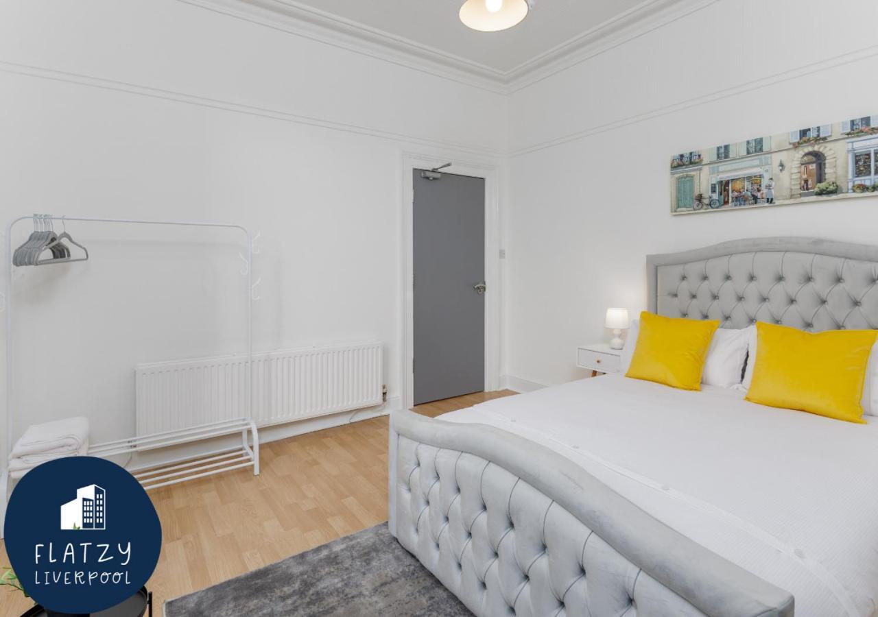 Flatzy - 6 Bed Oasis Close To Football Stadiums Ferienhaus *