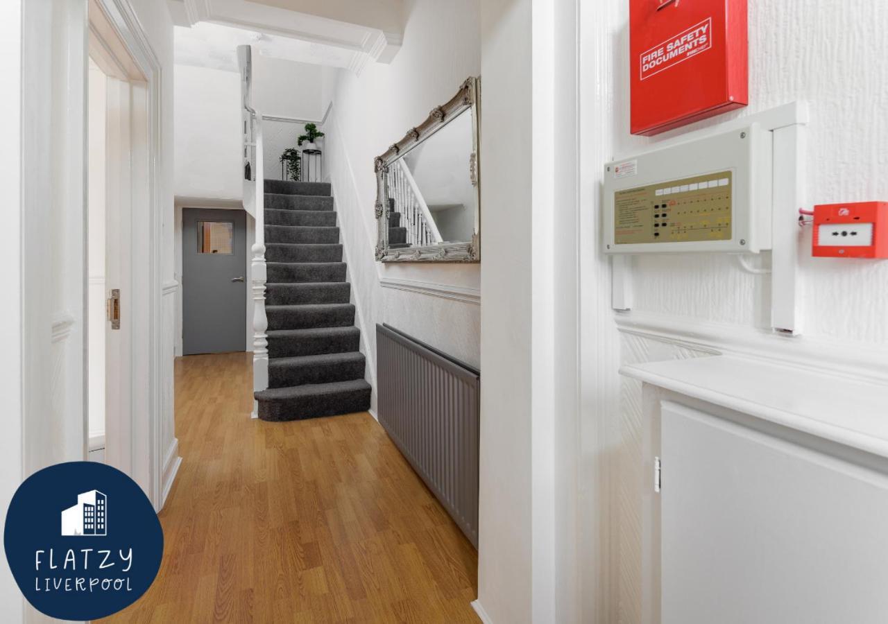 Flatzy - 6 Bed Oasis Close To Football Stadiums Holiday home
