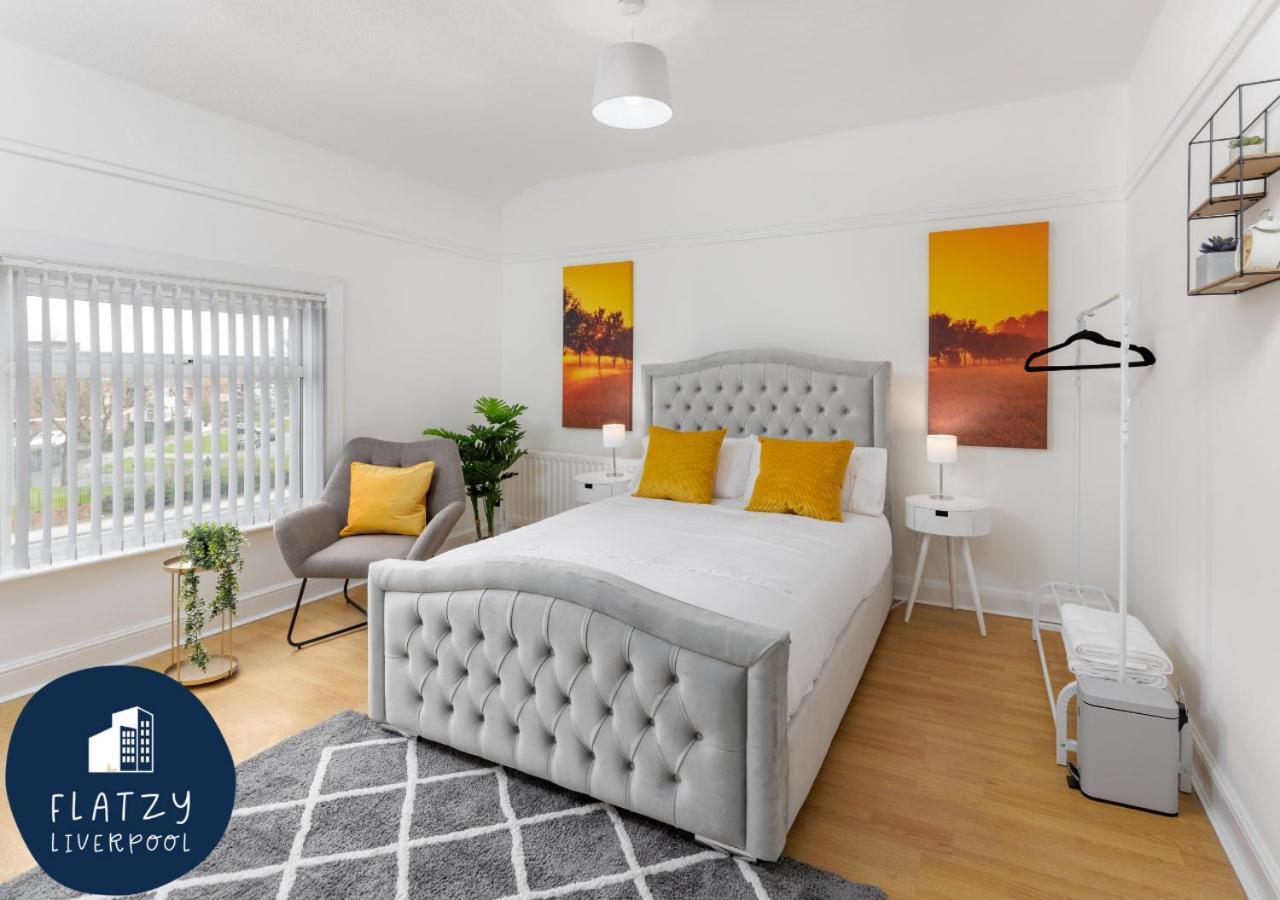 Flatzy - 6 Bed Oasis Close To Football Stadiums Holiday home *