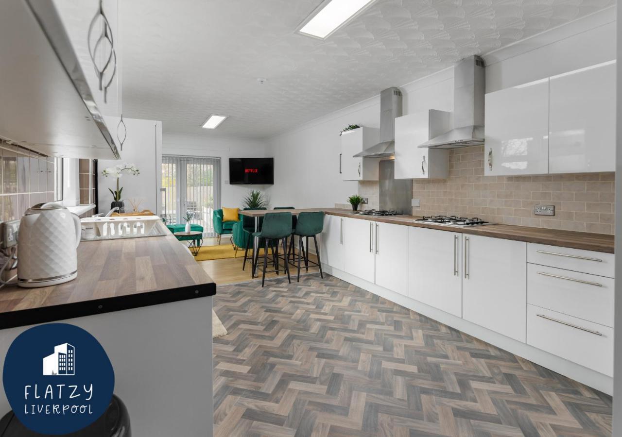 Flatzy - 6 Bed Oasis Close To Football Stadiums Holiday home