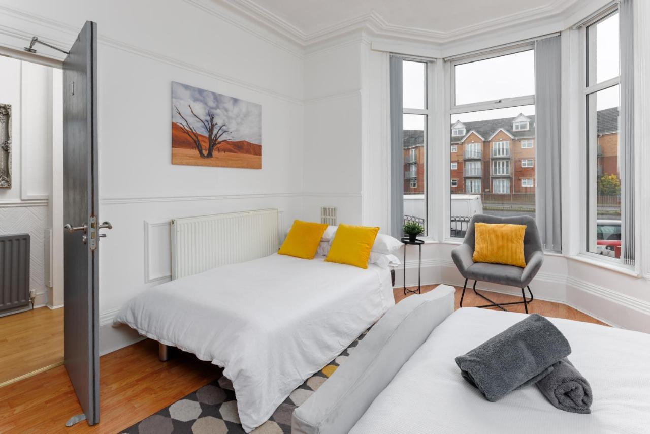 Flatzy - 6 Bed Oasis Close To Football Stadiums Holiday home *